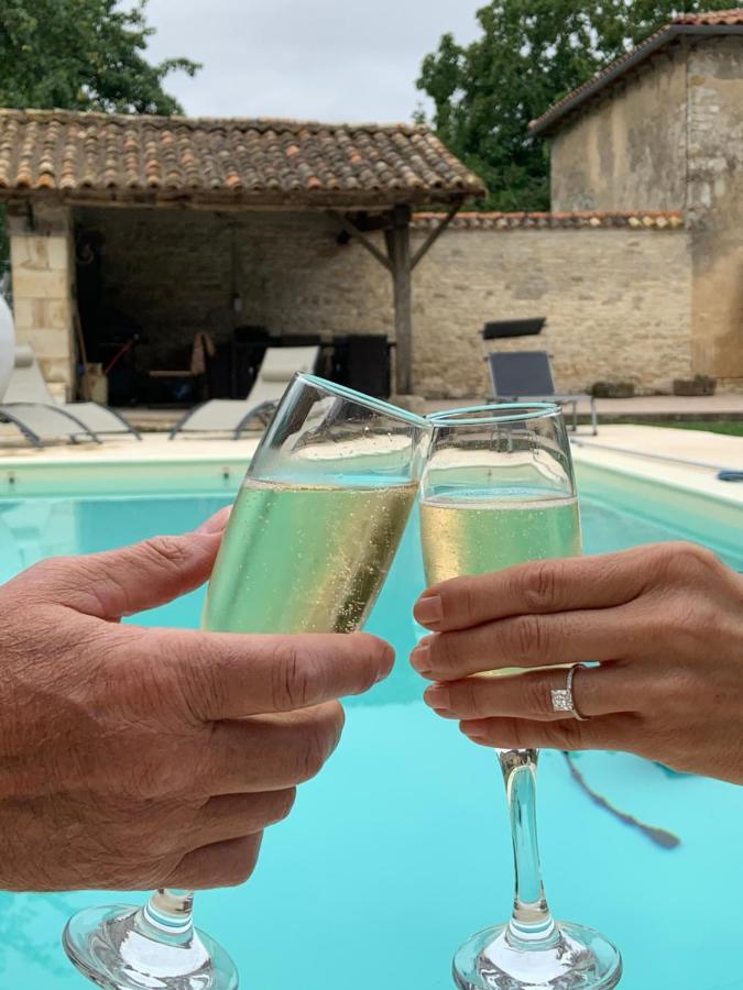 Bed and Breakfast Le Petit Manoir Brux Esterno foto
